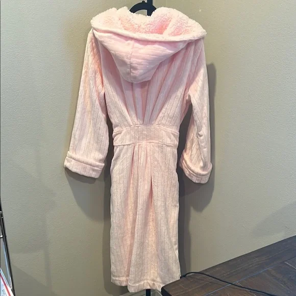 Cozy Pink Sherpa-Lined Women's Robe NWOT - Picture 3 of 3